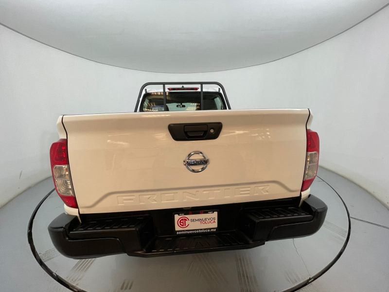 Nissan Comerciales Frontier y NP 300 Frontier Pick-Up 4 pts. Frontier SE, Doble Cab., L4, 2.5l, TM6, a/ac., VE, R-16 (cambio de línea) 2021